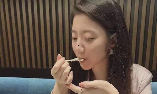 富婆吃瓜视频大全,揭秘豪门背后的娱乐盛宴